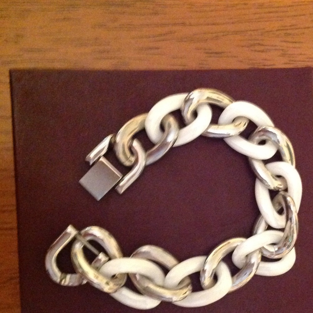 White ceramic and stainless steel bracelet
